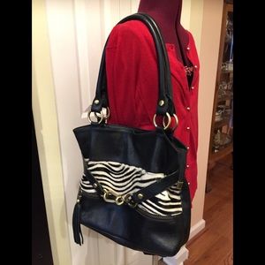 Stylish, Soft Italian Leather Innue Shoulder Bag